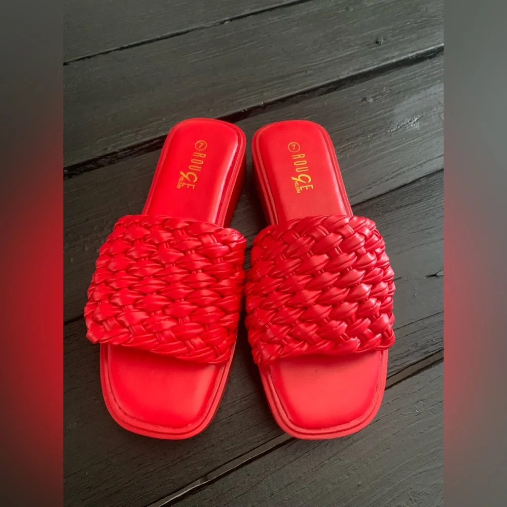 ❤️❤️‎ Rouge Helium Red Rubber Heel Flip flop❤️❤️NWT